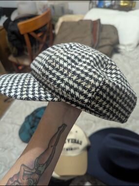 Houndstooth Newsboy Cap - Black & White